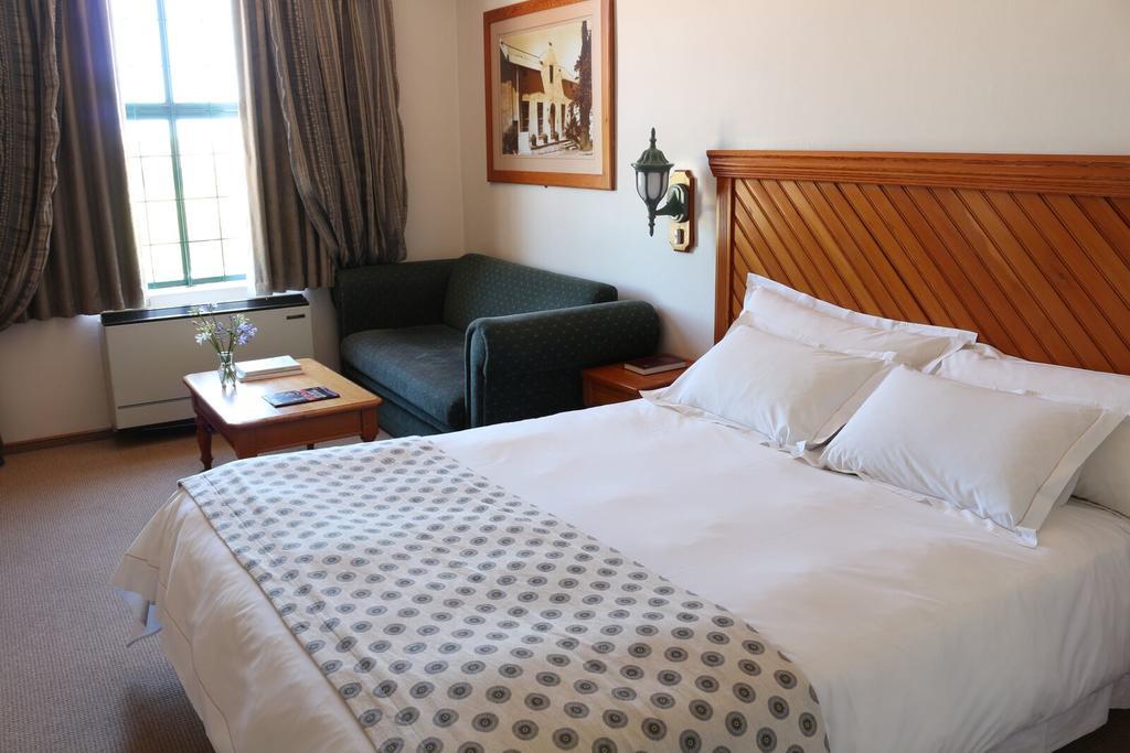 Stellenbosch Lodge Hotel & Conference Centre Екстер'єр фото
